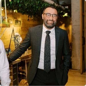 Meet your Posher, Fadi